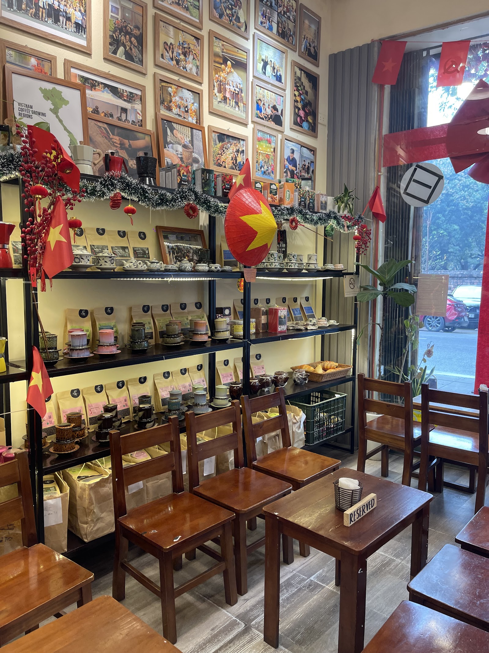 Hino Cafe by La Capo Cafe
