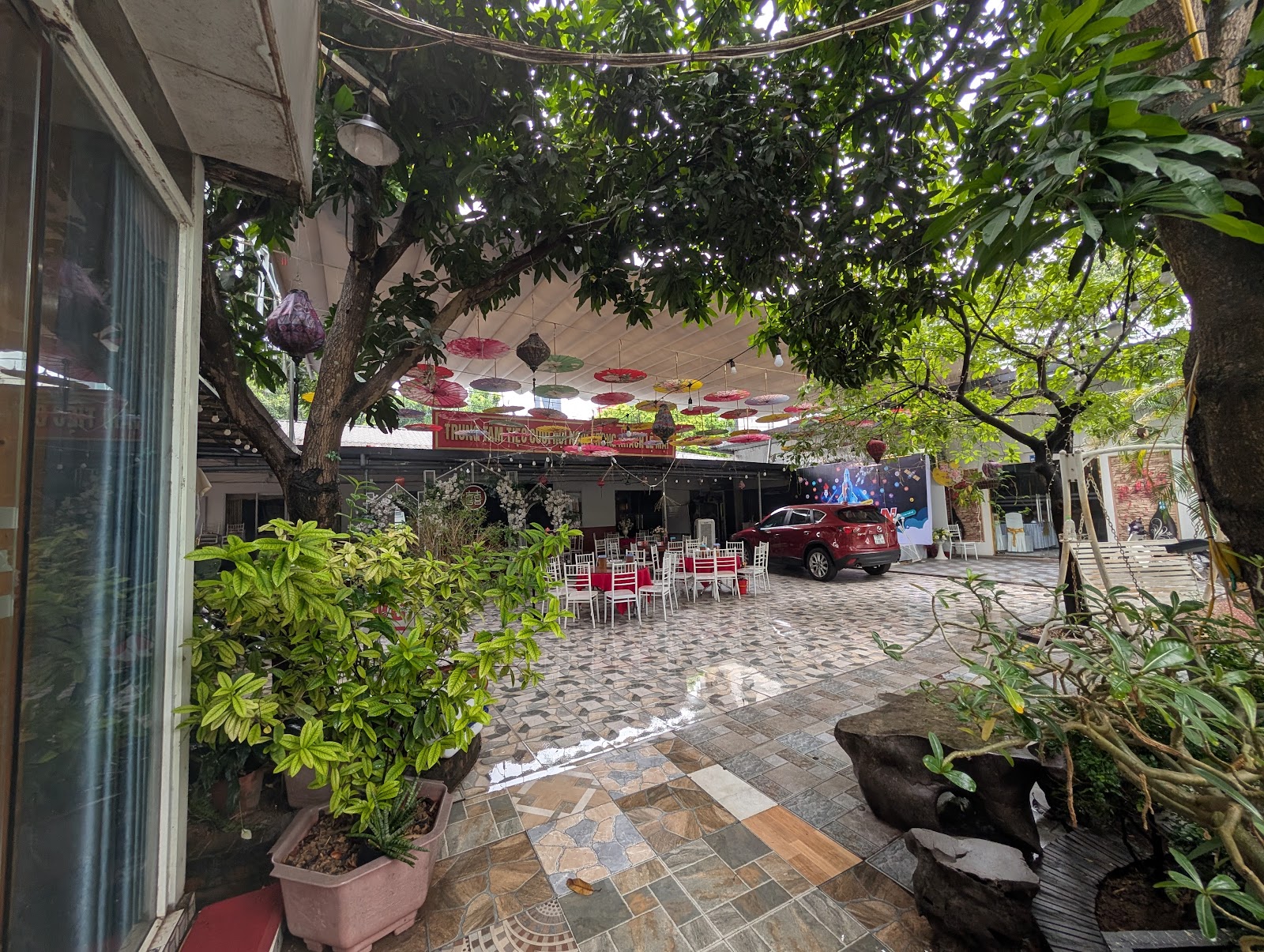The Hung Snake Restaurant